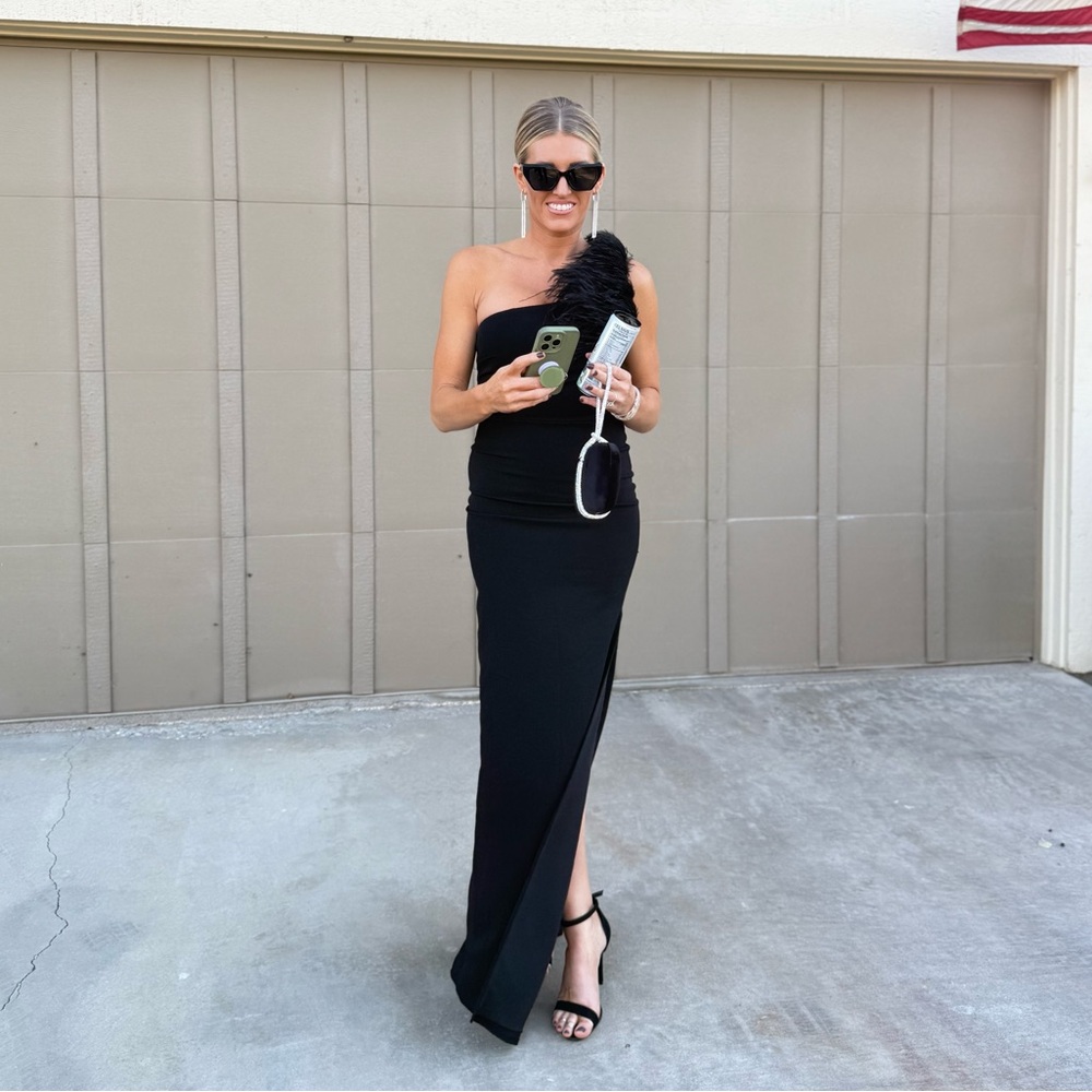 Windsor Patricia Crepe Black One Shoulder Marabou Feather Slit Formal Gown S - Picture 5 of 11